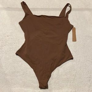 SKIMS FITS EVERYBODY SQUARE NECK BODYSUIT